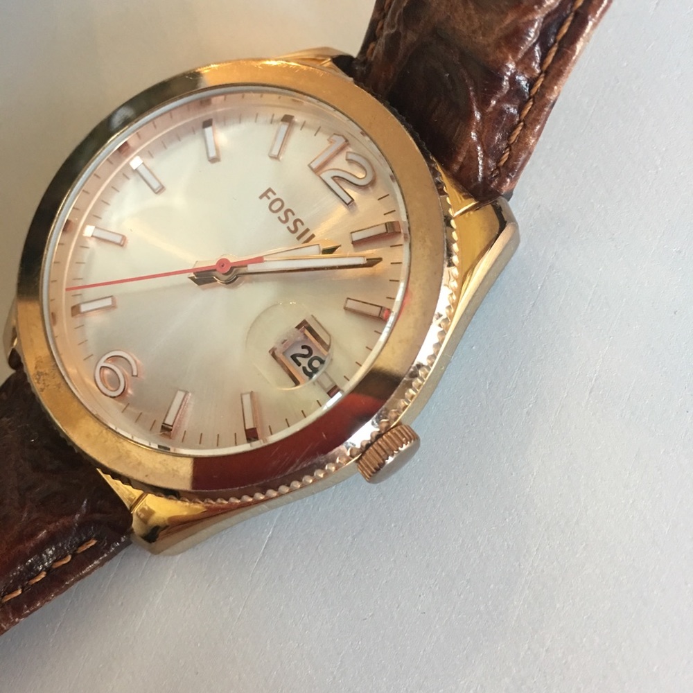 FOSSIL LEATHER WATCH - Picture 7 of 7